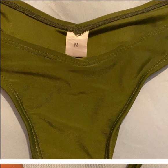 Bikini - Picture 3 of 4